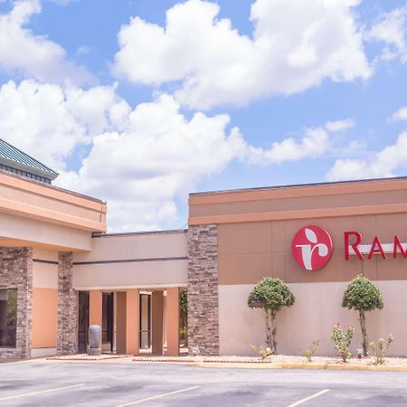 Ramada By Wyndham Macon Hotel Bagian luar foto