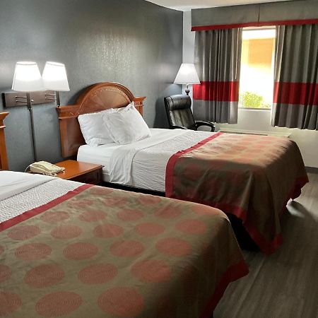 Ramada By Wyndham Macon Hotel Bagian luar foto