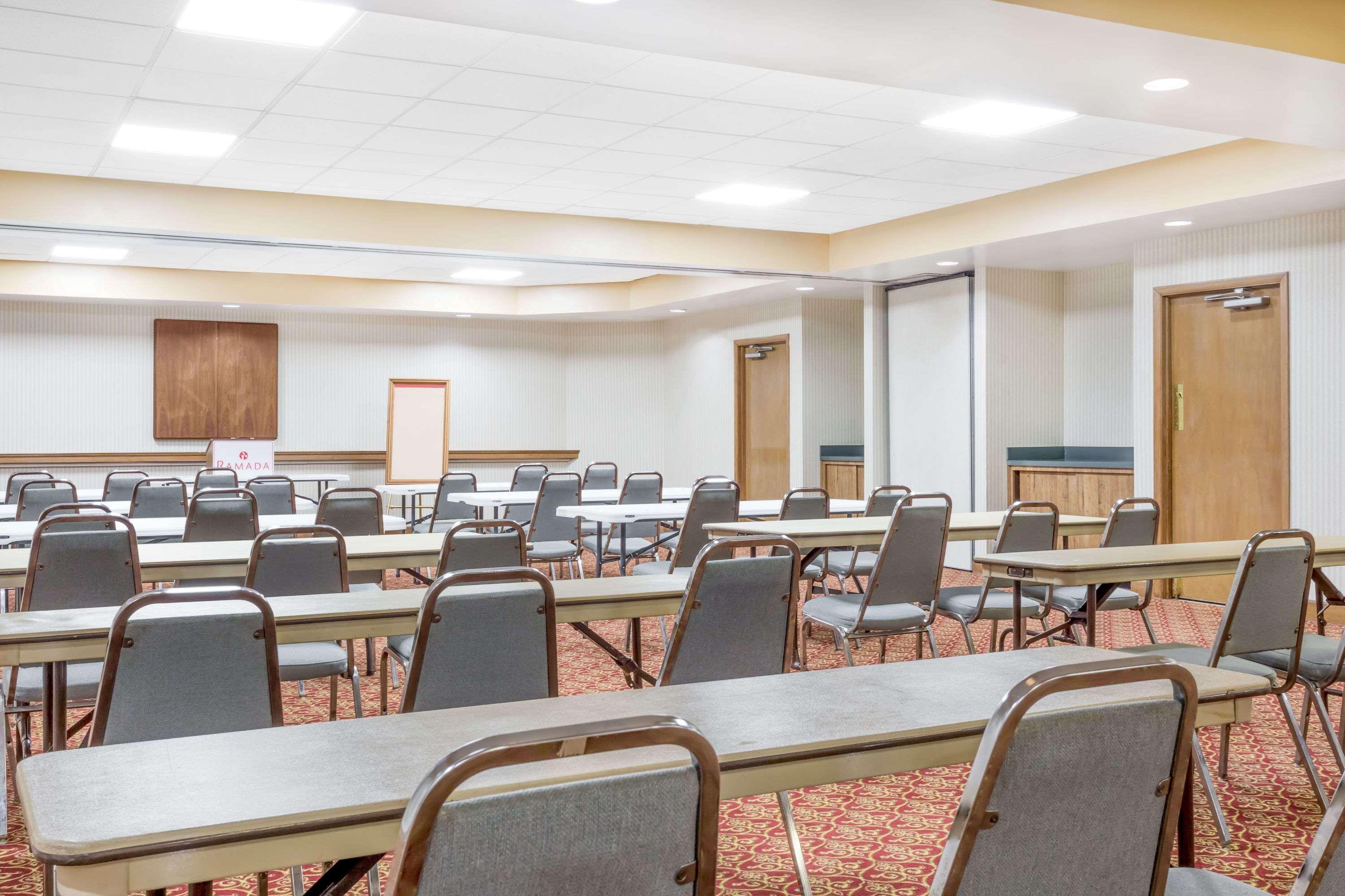 Ramada By Wyndham Macon Hotel Bagian luar foto