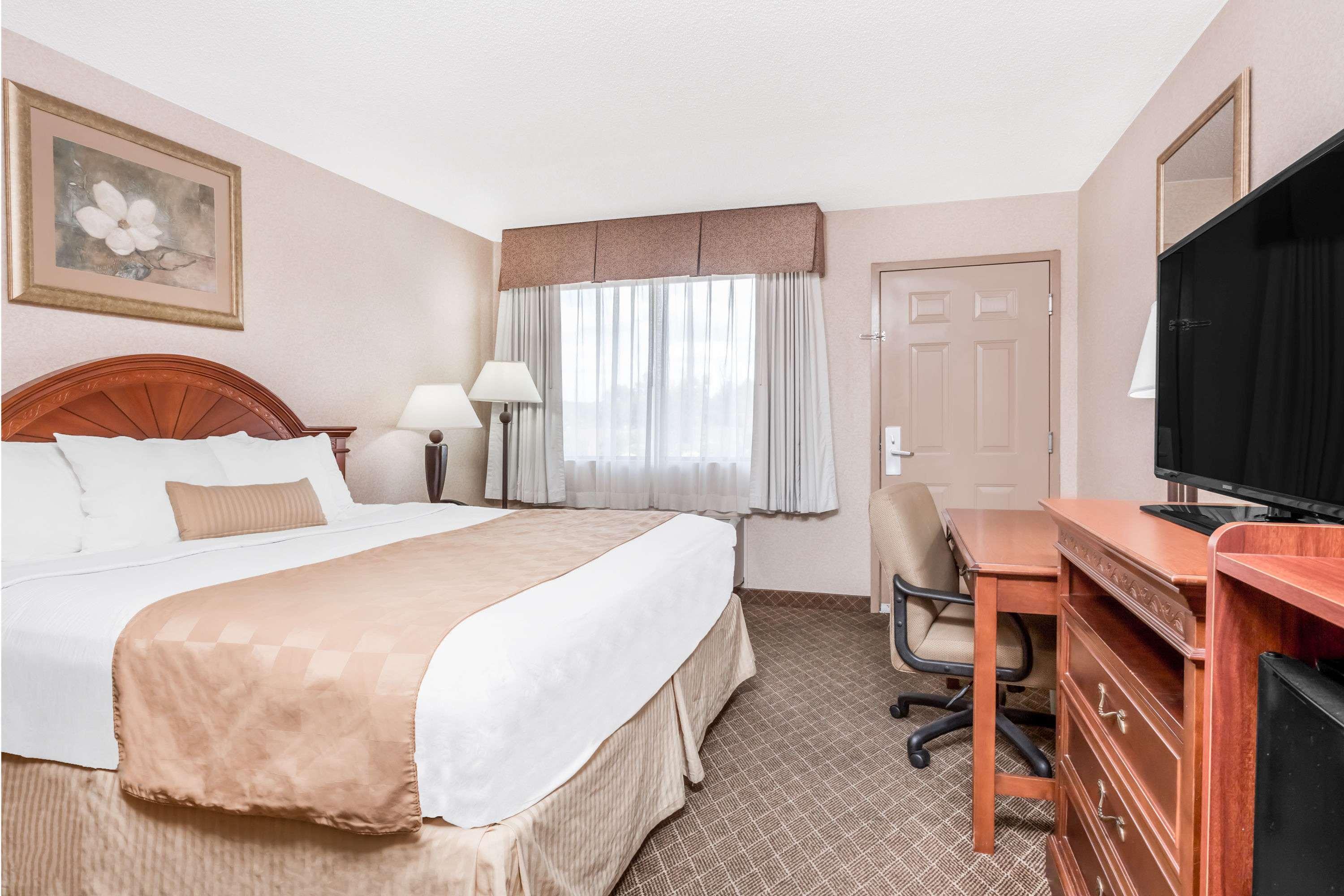 Ramada By Wyndham Macon Hotel Bagian luar foto