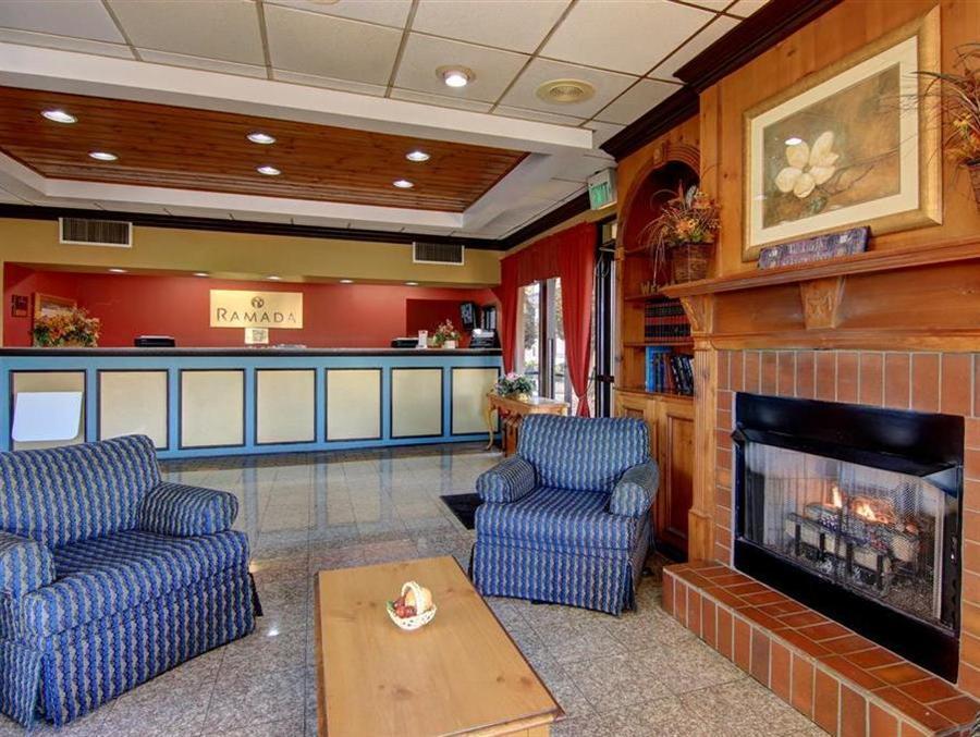 Ramada By Wyndham Macon Hotel Bagian luar foto