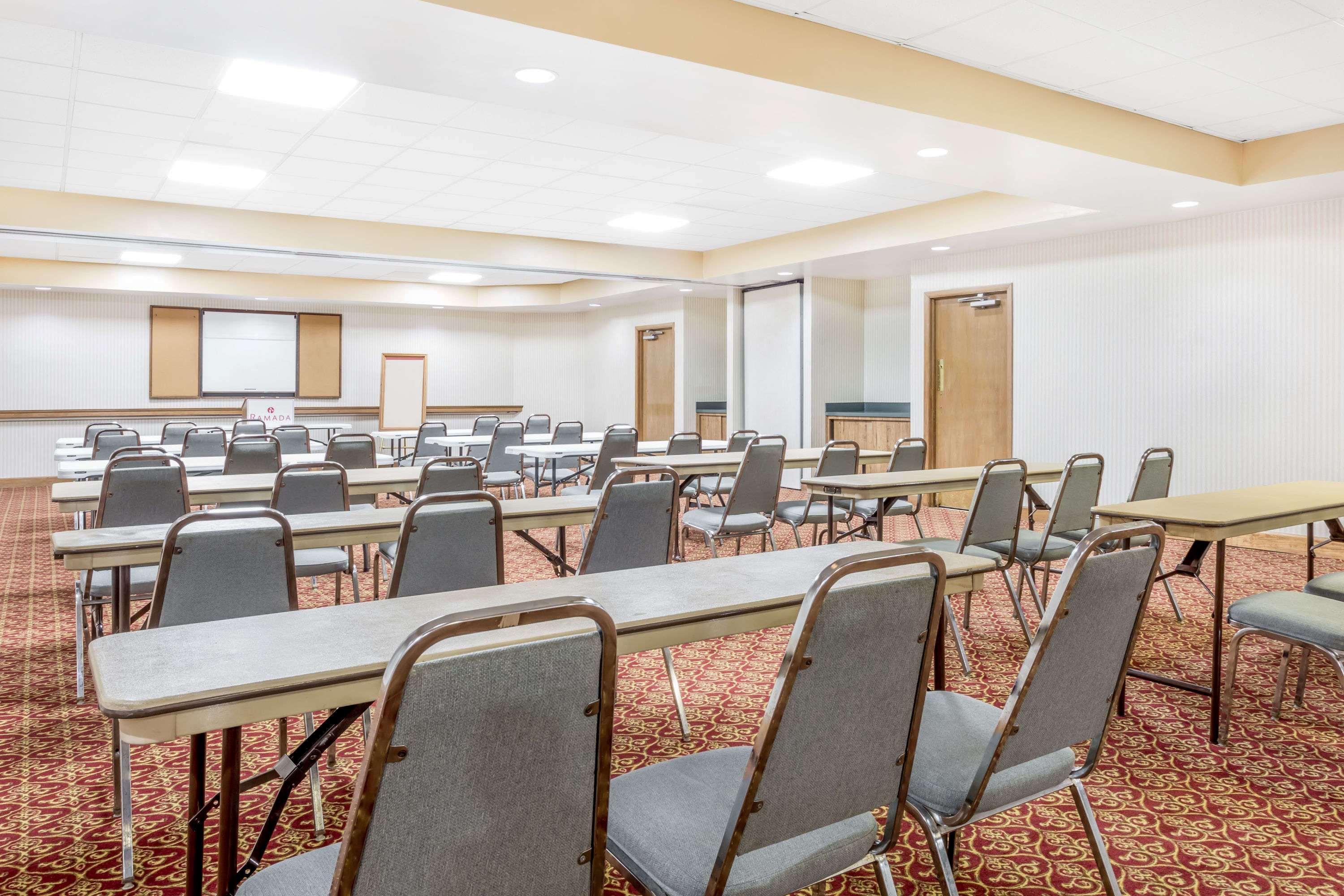 Ramada By Wyndham Macon Hotel Bagian luar foto