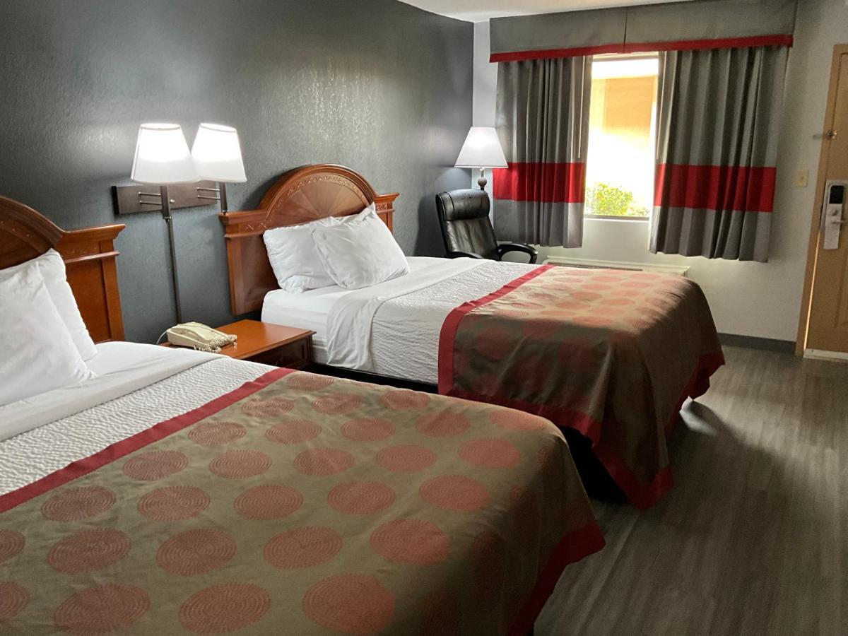 Ramada By Wyndham Macon Hotel Bagian luar foto