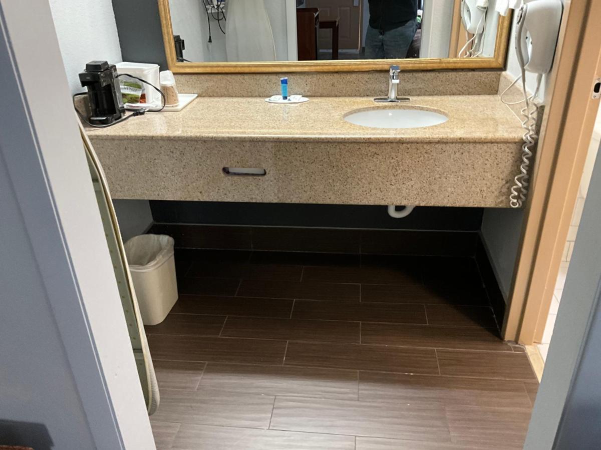 Ramada By Wyndham Macon Hotel Bagian luar foto