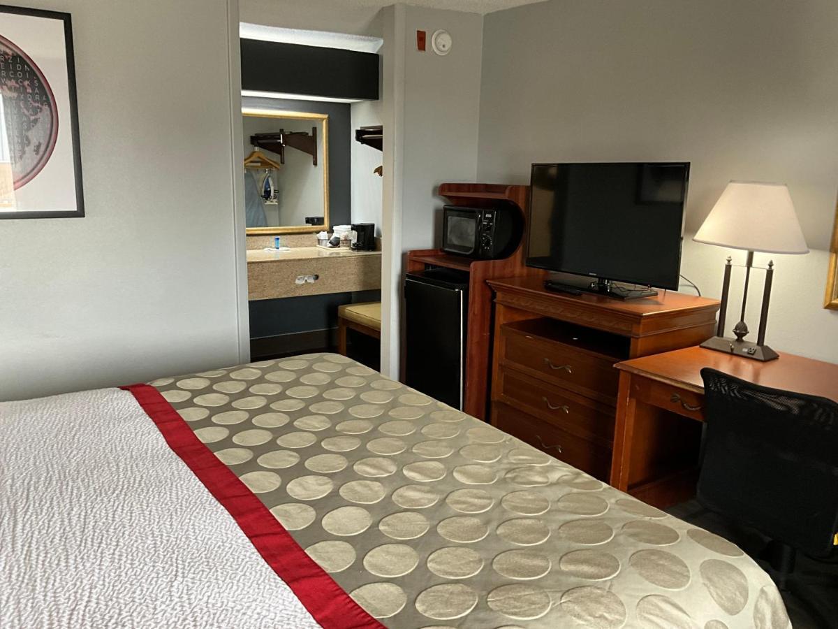 Ramada By Wyndham Macon Hotel Bagian luar foto