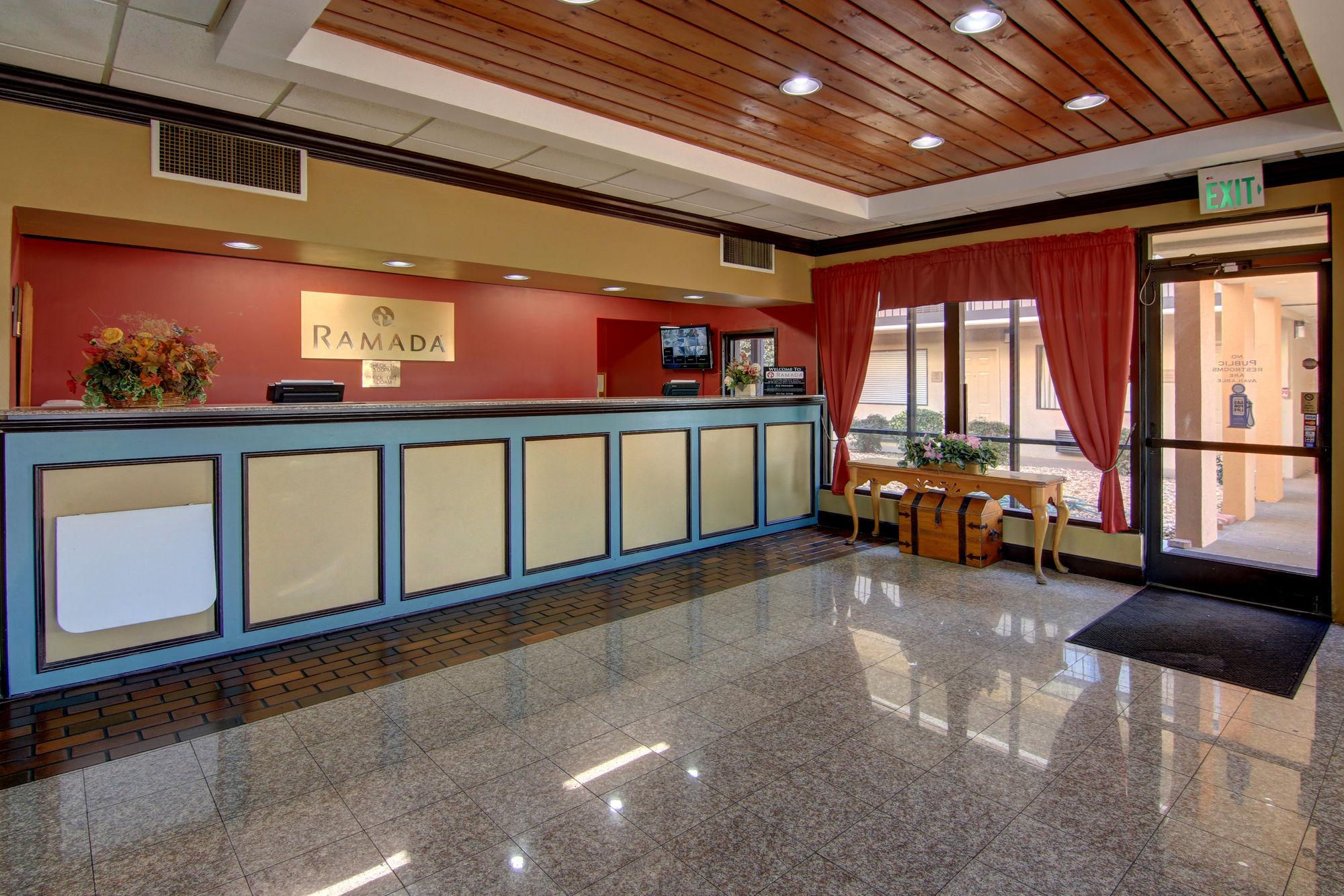 Ramada By Wyndham Macon Hotel Bagian luar foto
