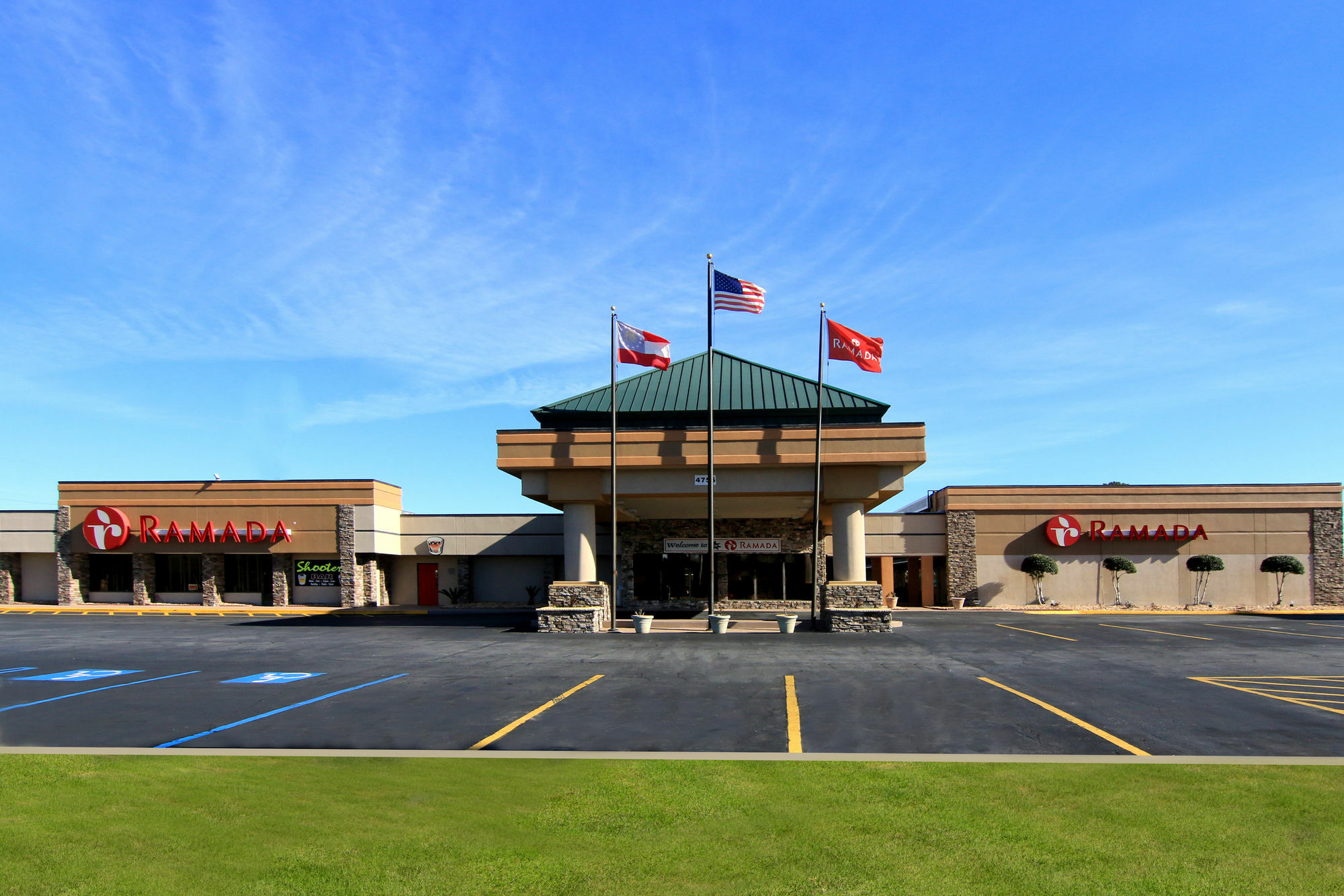 Ramada By Wyndham Macon Hotel Bagian luar foto