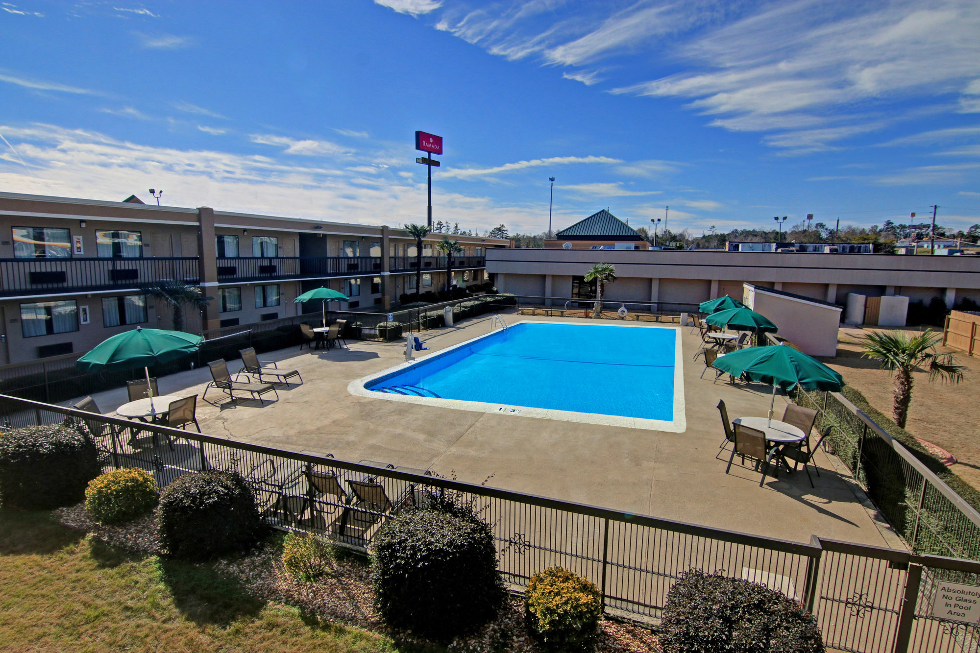 Ramada By Wyndham Macon Hotel Bagian luar foto